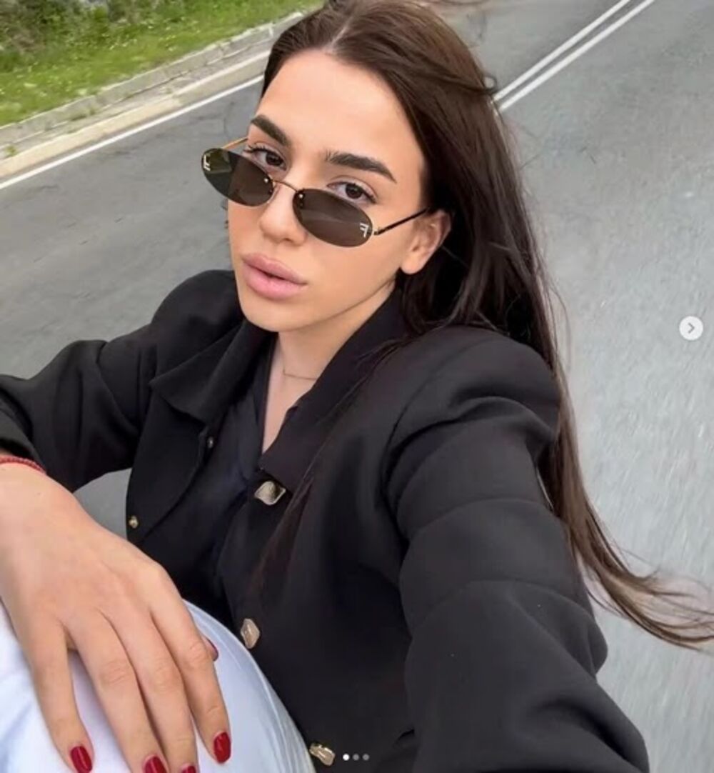 Po svemu sudeći Una je zaljubljena do ušiju