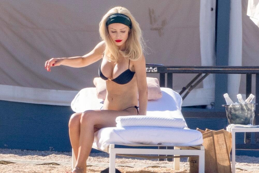 GOSPODE BOŽE, KAKO JE OVO MOGUĆE? Našao devojku koja je PRESLIKANA kao njegova BIVŠA ŽENA: Plavuša PUCA, a on...