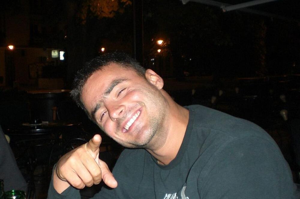 REČI MAJKE IGORA KOJI JE POGINUO U NESREĆI U OBRENOVCU KIDAJU DUŠU: "Tuga moja večna za sinom mojim"