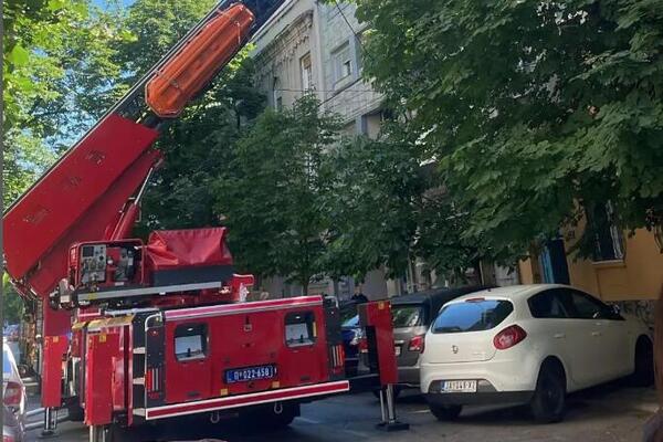 IZGOREO STAN U CARIGRADSKOJ: Scena nakon požara ODUŠEVILA MREŽE, svi hvale OVOG HRABROG VATROGASCA (FOTO)
