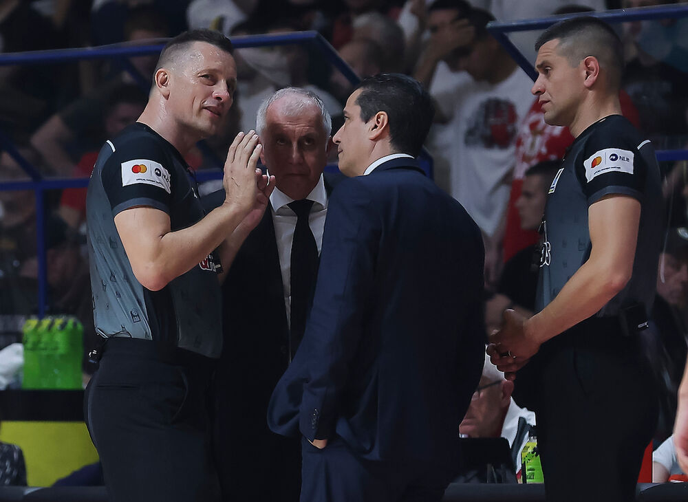 Sudije u razgovoru sa Željkom Obradovićem i Janisom Sferopulosom