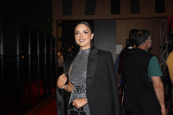 Tračice joj se usekle sa strane, sve se ocrtava: Sliku Sofije Šašić iz kupatila svi komentarišu, evo i zbog čega