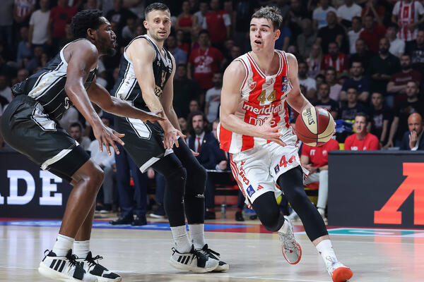 ZVEZDA SE OGLASILA ZBOG POVREDE NIKOLE TOPIĆA: Crveno-beli otkrili koliko će pauzirati supertalenat (FOTO)