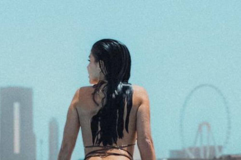 DA LI JE REALNO DA JE OVAKO DOBRA? Žena našeg pevača IZGLEDA KAO ATOMSKA BOMBA, ove FOTKE vam NEĆE dati mira...