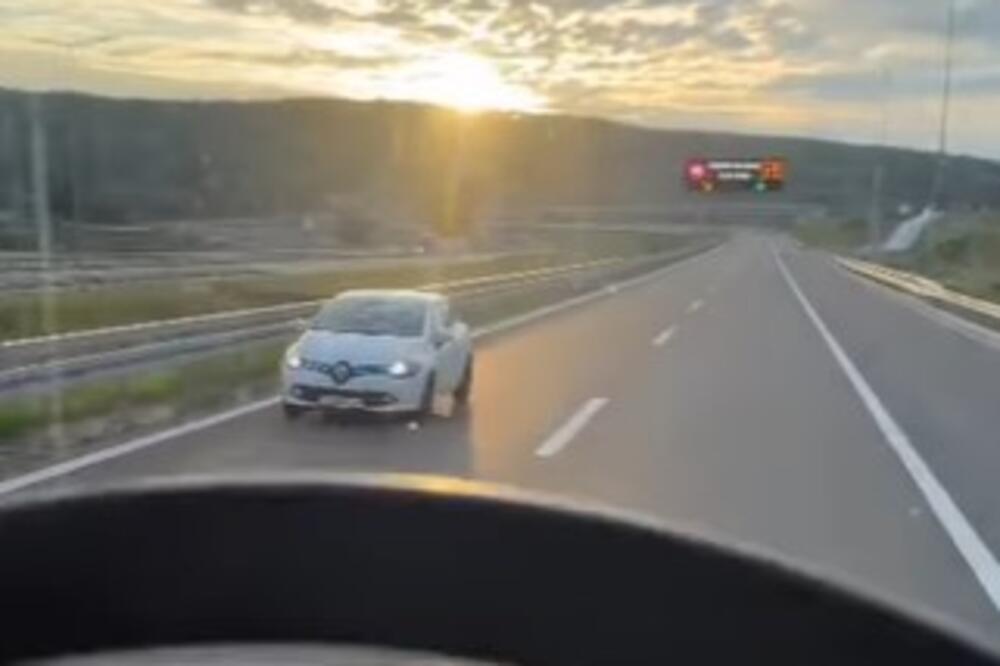 DA LI JE OVAJ VOZAČ PRI SEBI? Snimljena bahata vožnja kod Bubanj Potoka, POGLEDAJTE SAMO! (VIDEO)