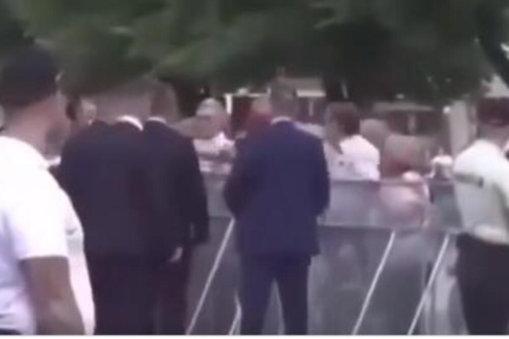 ZAČULI SE PUCNJI, FICO PADA NA ZEMLJU, A LJUDI BEŽE: Da li je ovo trenutak ATENTATA na premijera Slovačke? (VIDEO)