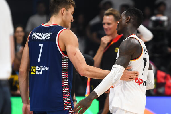 Bomba! Oblači dres višestrukog NBA šampiona (Foto)