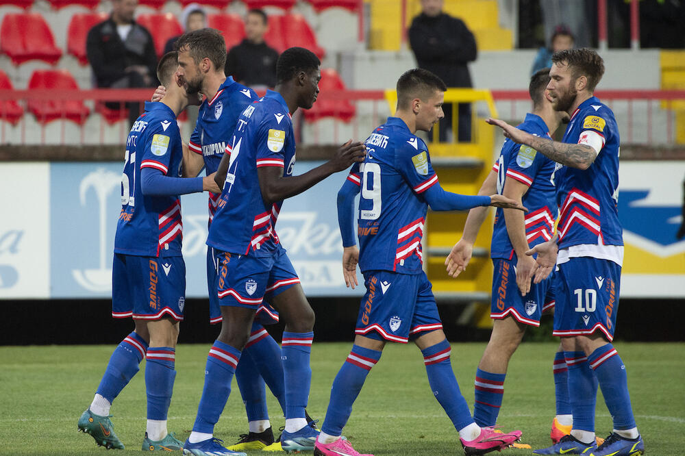 SIMULTANKA NIKOLE KNEŽEVIĆA U KRUŠEVCU: Napredak kao statista u predstavi magičnog Zvezdinog deteta (VIDEO/FOTO)