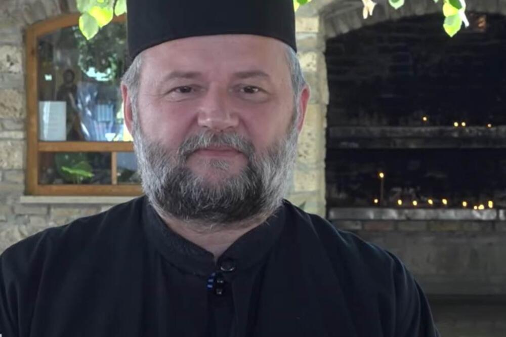 EVO GDE SE ZAPRAVO PALE SVEĆE ZA MRTVE, A GDE ZA MRTVE: Sveštenik rešio VEČITU DILEMU, svi Srbi prave jednu grešku