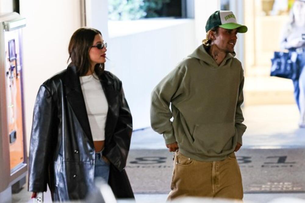 DA LI JE MOGUĆE? Bila njegov FAN, a onda mu uletela u KREVET: Sad čekaju DETE, a evo zašto ih LJUDI OGOVARAJU