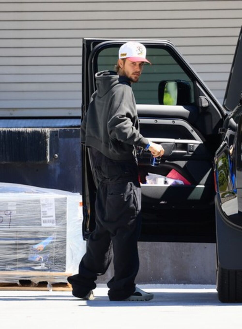 Hejli pridružila Džastinu i njegovoj porodici na odmoru u Angvili i ponovo podstakla glasine da je u pitanju nešto više od prijateljstva.