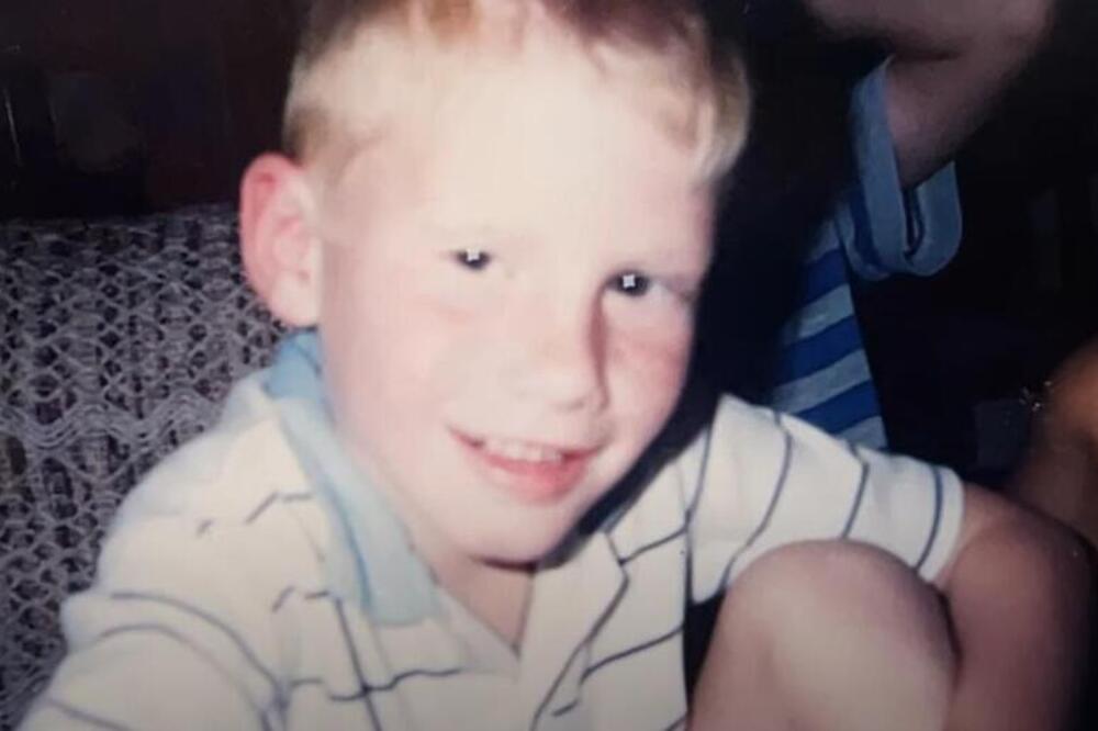 POTRESNA ISPOVEST RODITELJA DEČAKA KOJI JE UMRO OD HIV VIRUSA: "Svog sina sam predao UBICAMA" (VIDEO)