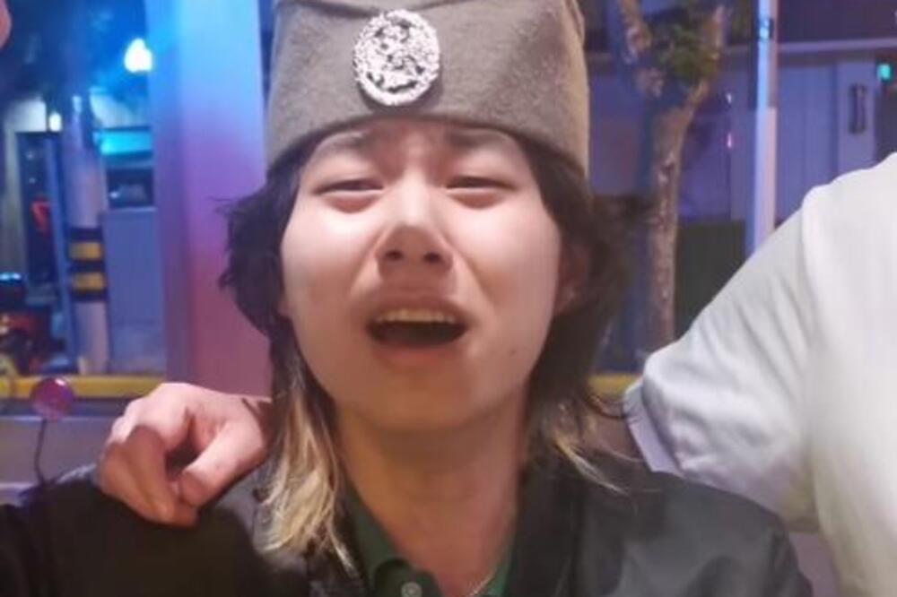 ORI SE PESMA "PUKNI ZORO" USRED ŠANGAJA: Kinez PUSTIO GLAS i bacio Srbe u TRANS, 1 detalj svi komentarišu (VIDEO)