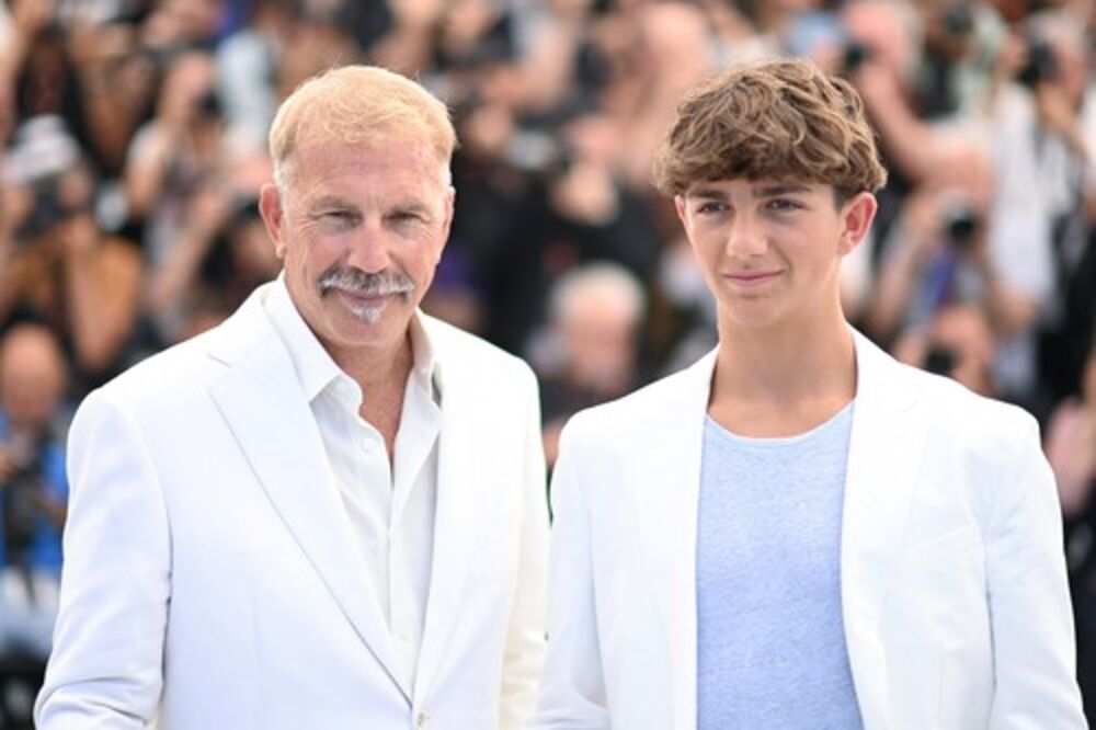 I Hejz je izabrao belo odelo