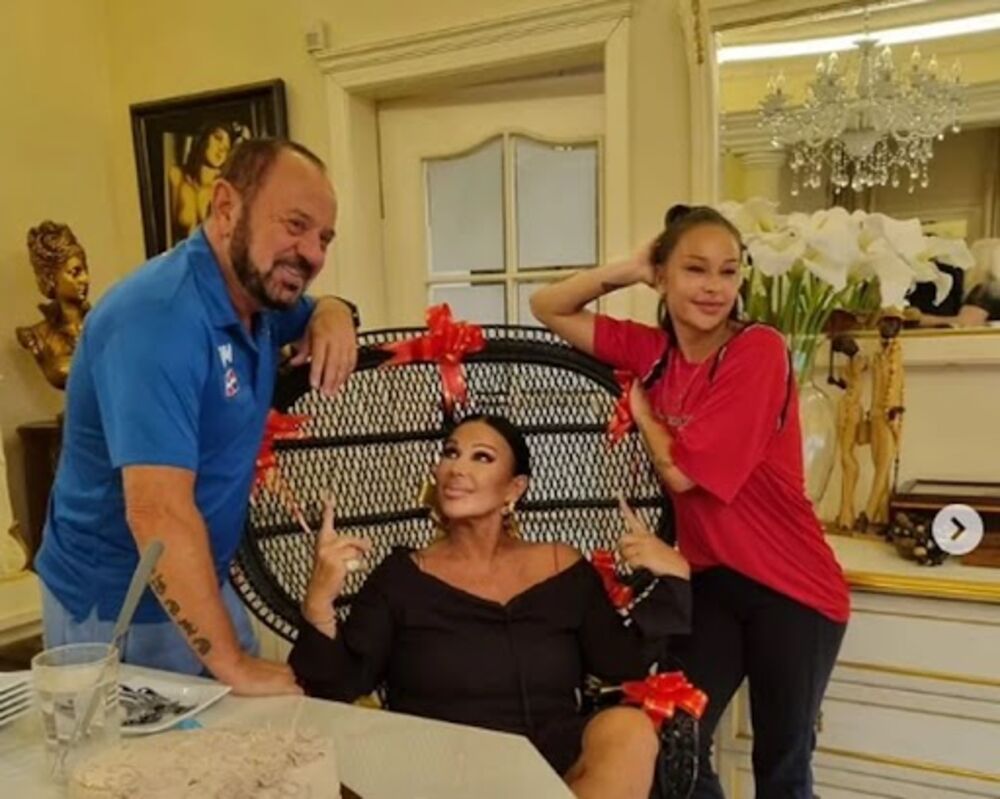 Porodica uživa u predivno uređenoj kući