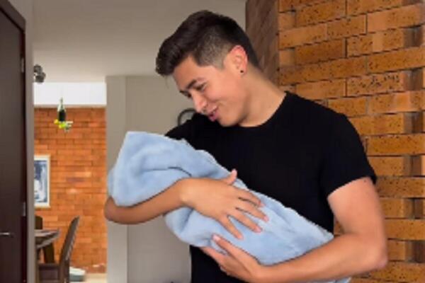 GLUMICA IZ SAPUNICA ZATRUDNELA SA 31 GODINOM MLAĐIM: Njoj je 55 i ne stidi se SVOG IZGLEDA - na mrežama SKANDAL