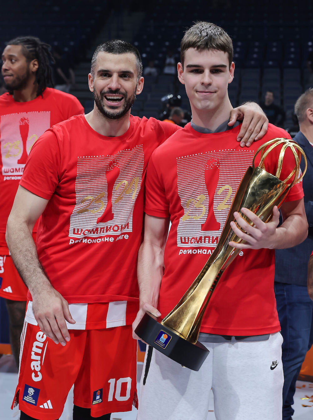 Branko Lazić i Nikola Topić sa trofejem ABA lige