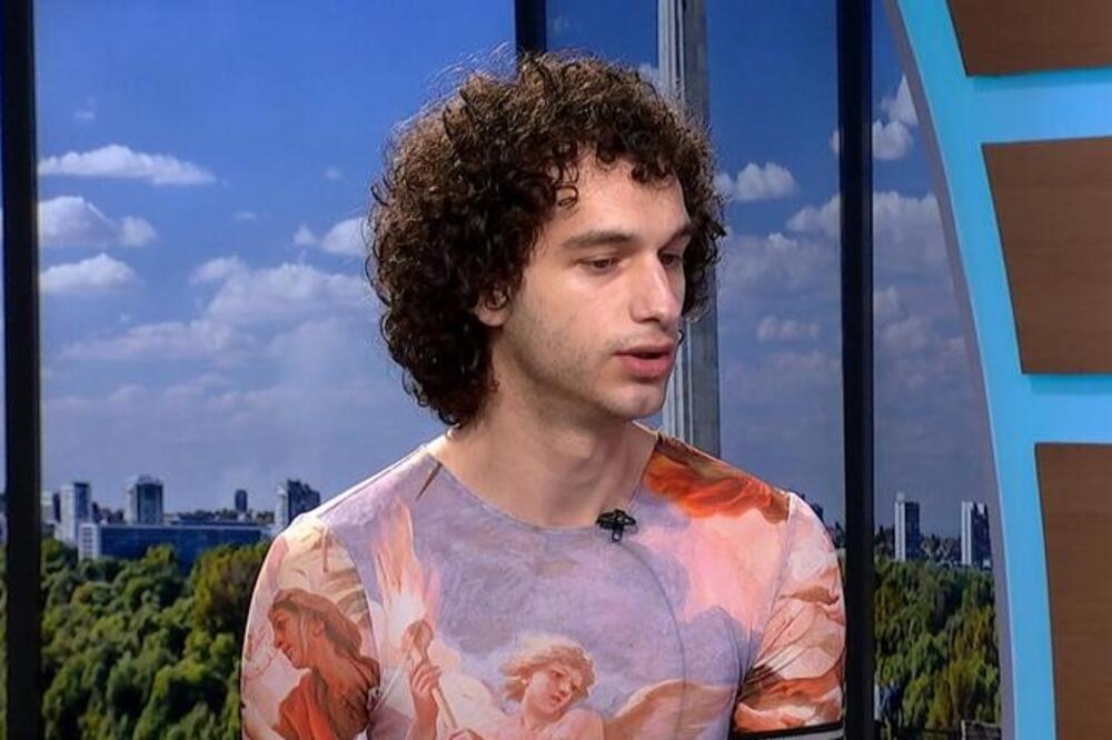 "NI IGRAČKE NI ODEĆA NE TREBA DA IMAJU ROD": Nebinarna osoba u Srbiji, Valerian Savić, o svom DETINJSTVU (VIDEO)