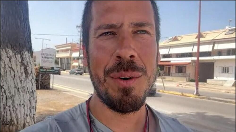 Pevač je po kiši, suncu i svim vremenskim prilikama i neprilikama pešačio do Egine