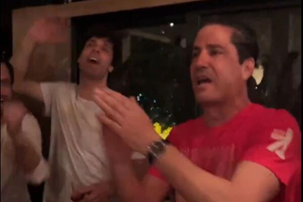 TEO PEVAO NAVIJAČKU PESMU NA GRČKOM, JANIS ZAVRŠIO NA SRPSKOM JEZIKU: Miloš i Sferopulos u transu (VIDEO)