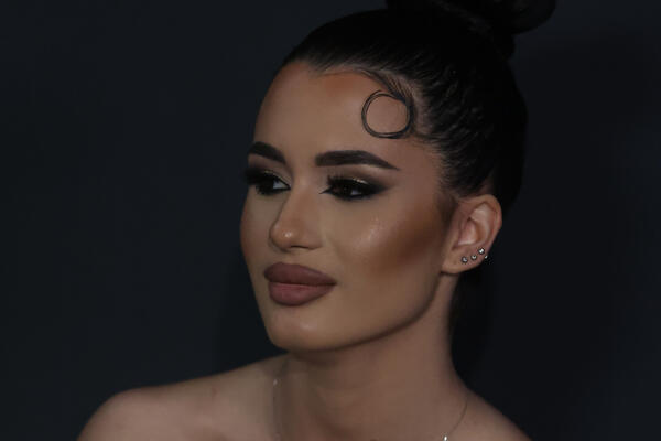 Majka me ostavila sa 5 godina, izabrala je njega, a ne mene! Pevačica otkrila potresne detalje: Hteli su da me...