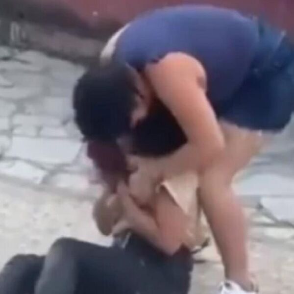 PRVO JE POJURILA PA JE BRUTALNO PRETUKLA: To se desi kad SPAVAŠ SA TUĐIM MUŽEM - snimak iste sekunde POSTAO HIT