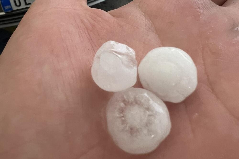 Jako nevreme iz Slovenije prešlo u Hrvatsku: Grad nemilosrdno tukao širom zemlje, potpuna havarija (VIDEO)