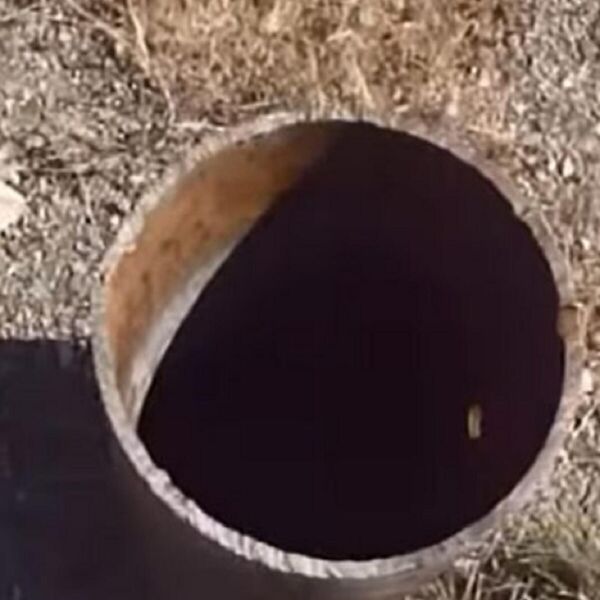 U PUSTINJI PORED VOJNE BAZE NAŠAO RUPU DUBOKU 34O METARA: Kad je u nju SPUSTIO KAMERU čuo je nekakve ČUDNE ZVUKE