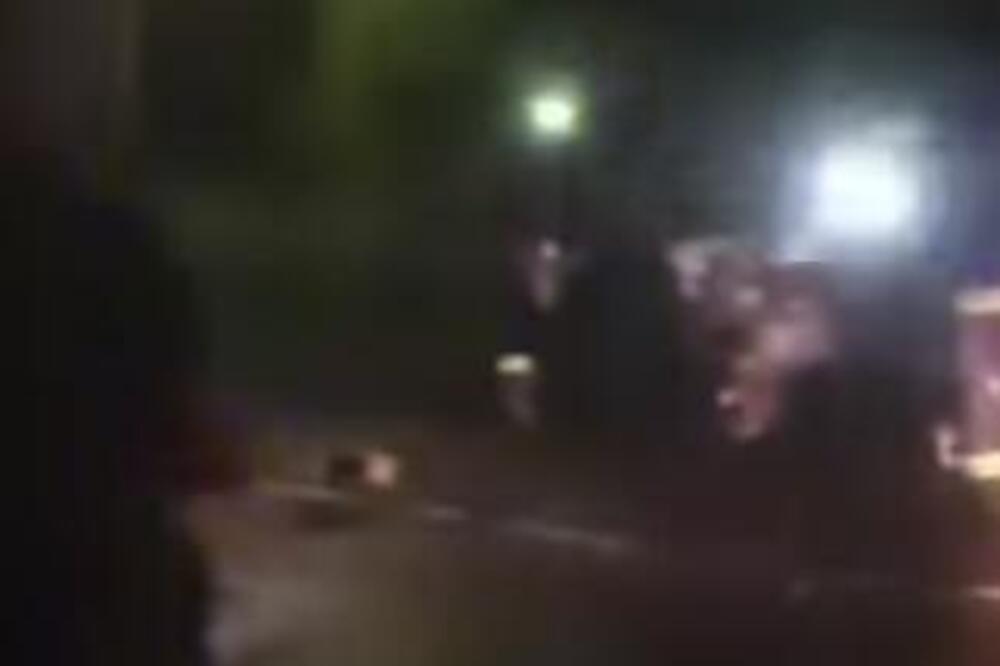 VOZAČ IZGOREO U ZAPALJENOM AUTOMOBILU KOD KRALJEVA: Objavljen uznemirujući snimak (VIDEO)