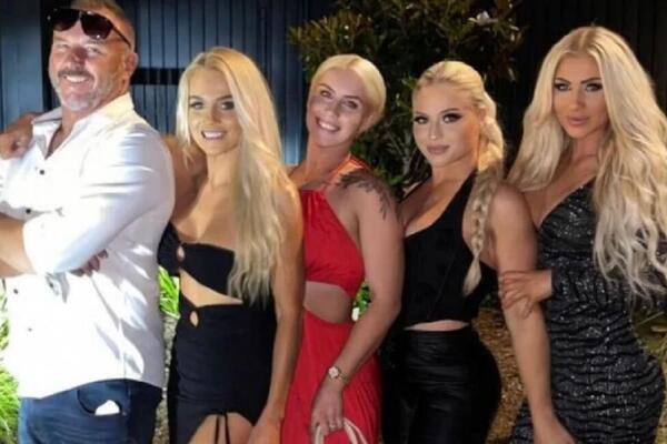 LJUDI SATIMA GLEDAJU I NE MOGU DA POGODE KO JE MAJKA NA FOTOGRAFIJI: Rodila mu 3 ĆERKE ne zna koja je BRUTALNIJA