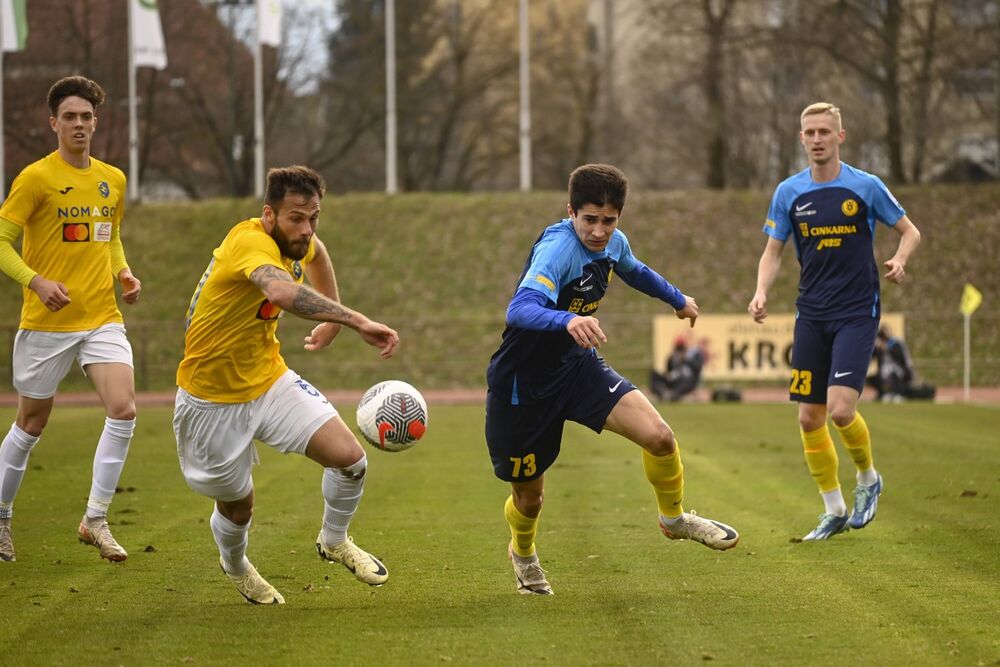 Jegor Prucev (desno) na utakmici Brava i Celja