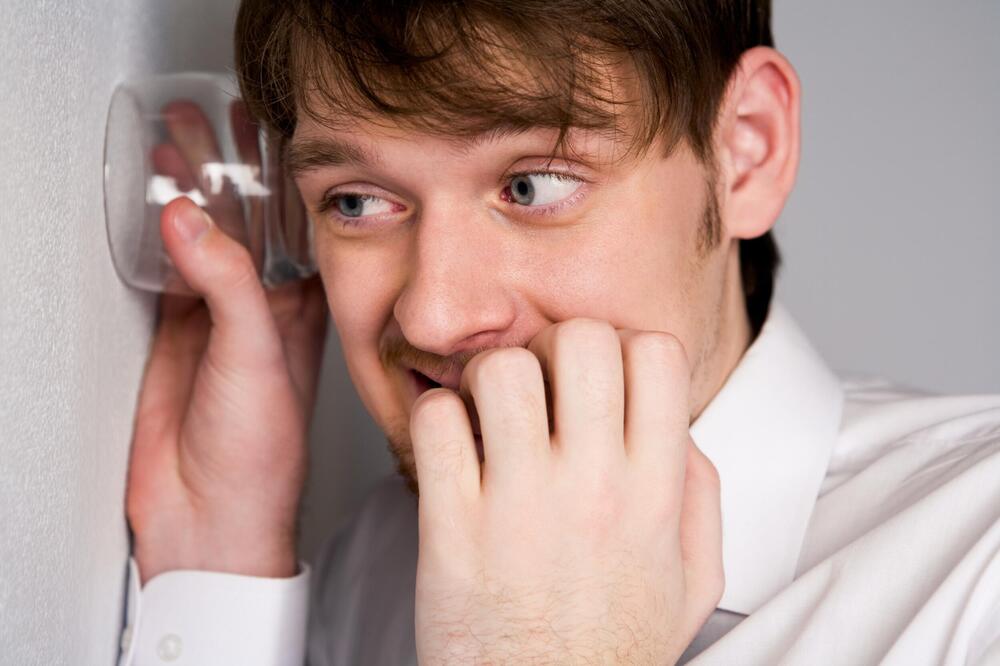 UBEĐENI STE DA VAS NEKO PRISLUŠKUJE: Saznajte na jednostavan način i otklonite sumnje!