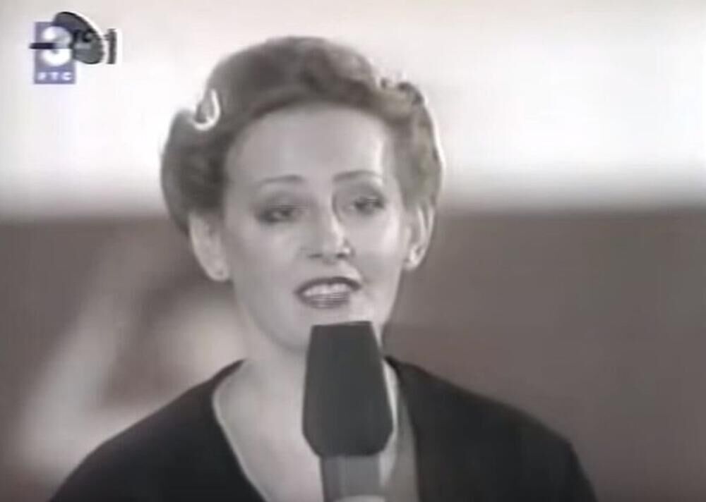 Dunja je najpre studirala engleski jezik i književnost, ali je vrlo brzo mikrofon postao njena glavna alatka