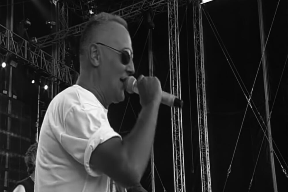 KAKVA SE PORUKA NAŠLA NA VRATIMA TONIJA MONTANA? Evo ko je OSTAVIO OVAJ PAPIR, veoma POTRESNO