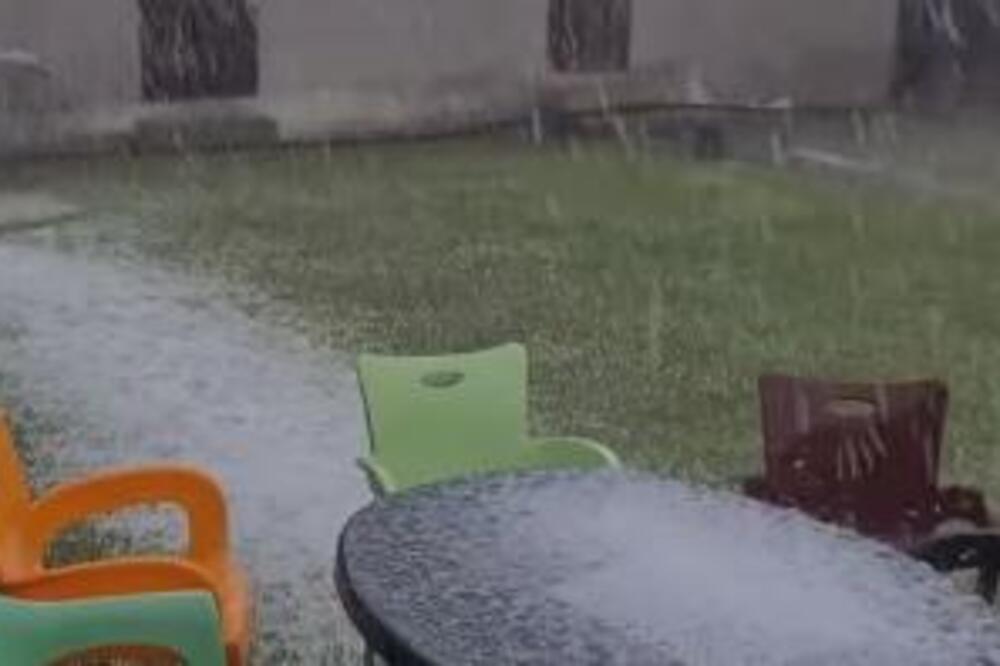 APOKALIPTIČNE SCENE ŠIROM SRBIJE! Ne vidi se PRST PRED OKOM, nastali POTOCI širom žemlje, ovde je NAJGORE (VIDEO)