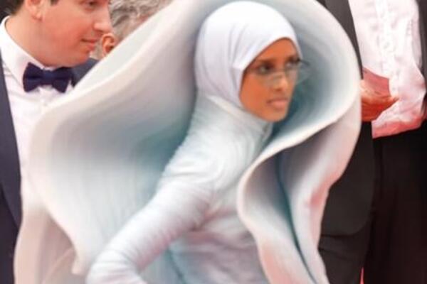 OVA MUSLIMANKA VAŽI ZA NAJLEPŠU ŽENU NA SVETU: Ono što ona ponese svaka dama bi sa PONOSOM NOSILA (FOTO)