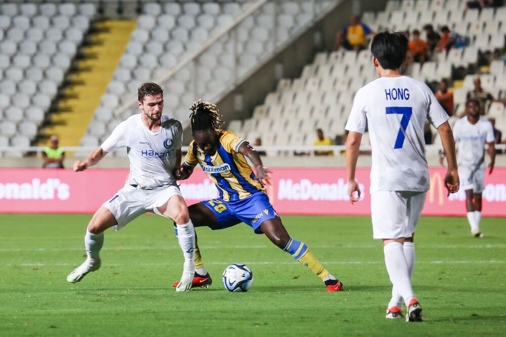 Dalsio (desno, u žuto-plavom dresu)