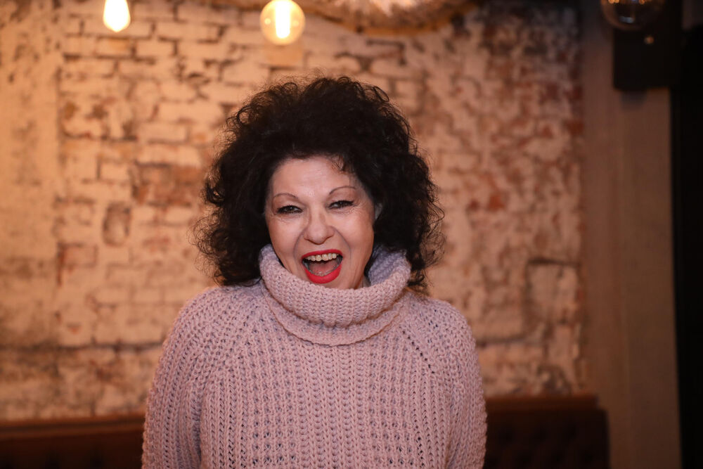 Njen život je vreme plakanja.