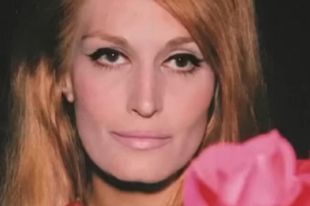 ZBOG OVE ŽENE SU SE UBIJALI SVI LJUBAVNICI: Zbog njene LEPOTE presuđivali SAMI SEBI, pa je i ONA URADILA ISTO