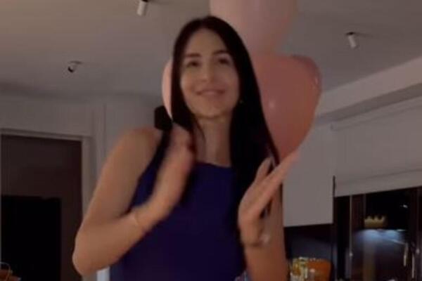 TORTA U OBLIKU SRCA I VELIKI ROZE MEDA! Gudelj priredio Anastasiji rođendan ZA PAMĆENJE, ona blista od SREĆE