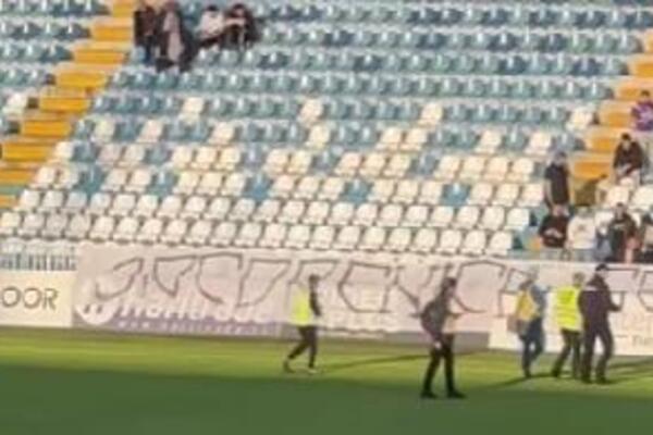 SKANDAL U NOVOM PAZARU ZBOG TRANSPARENTA O SREBRENICI: Ljajić smirivao strasti! (VIDEO)