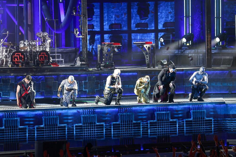 LJUDI U TRANSU NA RAMŠTAJNOVOM KONCERTU: Uz ovu SRPSKU PESMU tražili BIS, ovaj snimak VREDI POGLEDATI