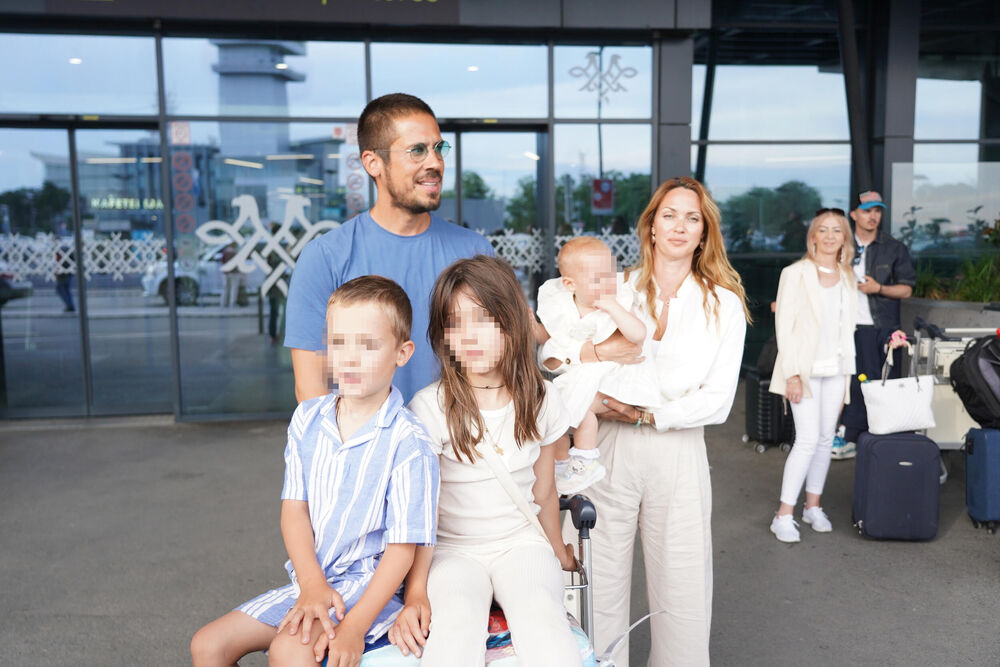 Nikola Rokvić sa porodicom