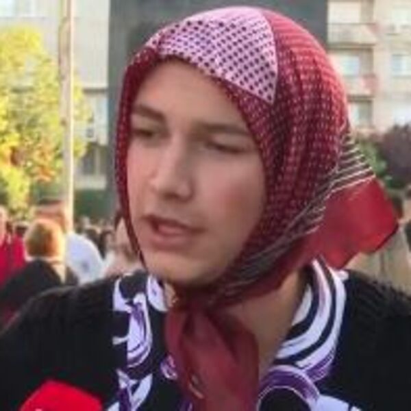 MATURANT KOJI JE NASMEJAO BALKAN OTKRIO ZAŠTO SE OBUKAO KAO BABA, PA PRIZNAO... Istina će vas RAZNEŽITI (VIDEO)