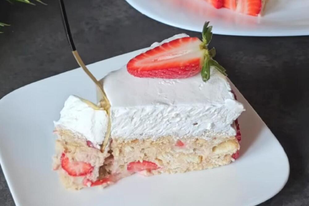 OVO JE NAJBRŽI RECEPT ZA VOĆNU TORTU SA KEKSOM: Toliko je KREMASTA I FINA, da ćete je SPREMATI OPET bez imalo muke