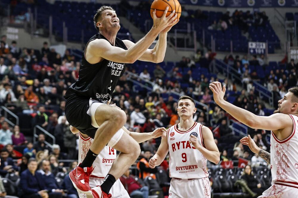 STIŽE! Crno-beli na pragu velikog pojačanja?