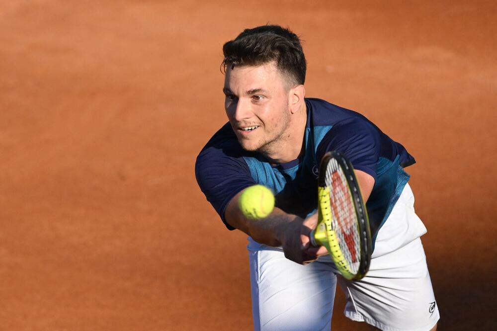 Bruka i sramota: Francuzi pljuvali Kecmanovića!