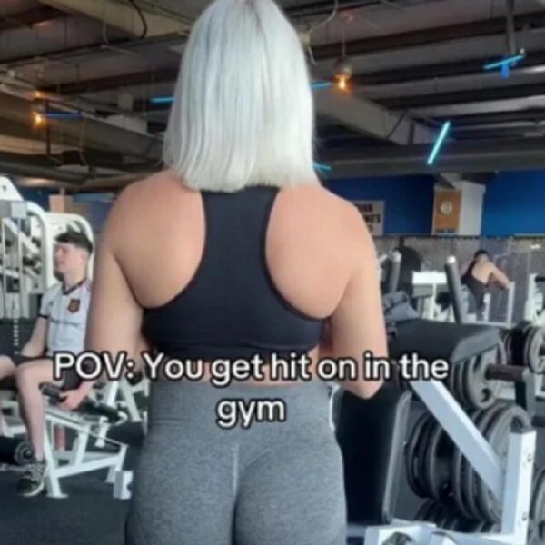 MARIJA AKTIVNO VEŽBA U TERETANI: Muškarac najzad skupio HRABROSTI DA JOJ PRIĐE, kad se okrenula, ostao ZABEZEKNUT