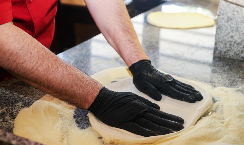 Pica majstor se maskirao i opljačkao pekaru u kojoj radi: Vratio se na posao pa uradio ovo, kakav potez!