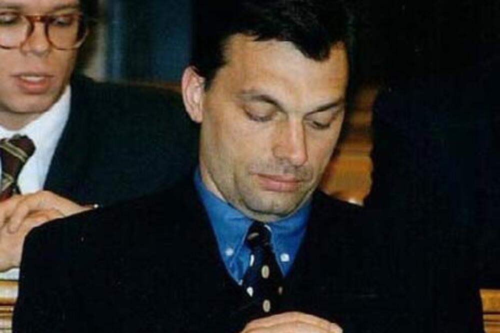 ZBOG NJEGOVIH POTEZA PLANETA JE NA NOGAMA, A OVAKO JE IZGLEDAO U MLADOSTI: Da li prepoznajete OVOG MOĆNIKA? (FOTO)